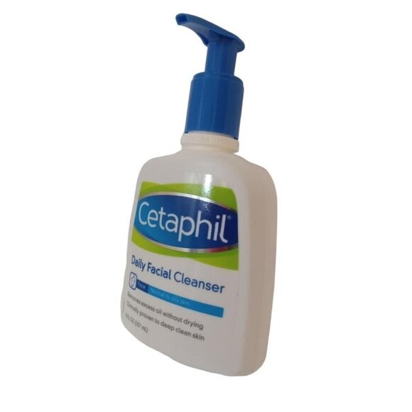 Cetaphil Daily Facial Cleanser Women Men Kids Size 8 OZ For Normal To Oily Skin - Picture 3 of 5